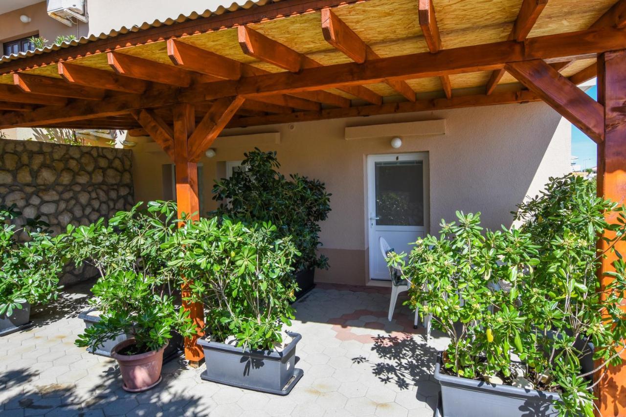 Apartmani Marija Ljubica Pag Town Bagian luar foto