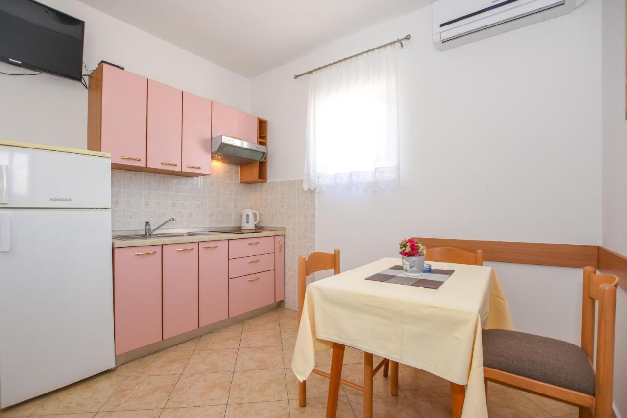 Apartmani Marija Ljubica Pag Town Bagian luar foto