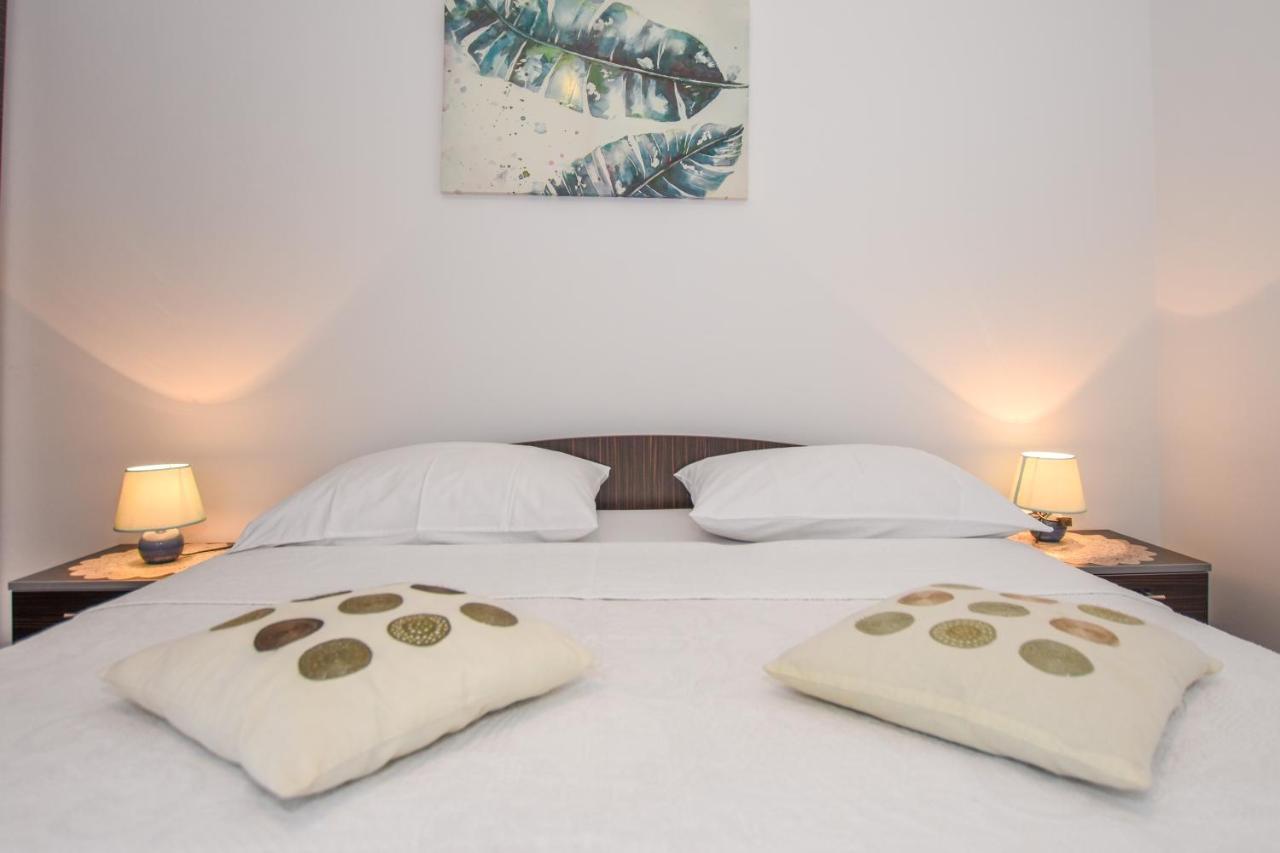 Apartmani Marija Ljubica Pag Town Bagian luar foto